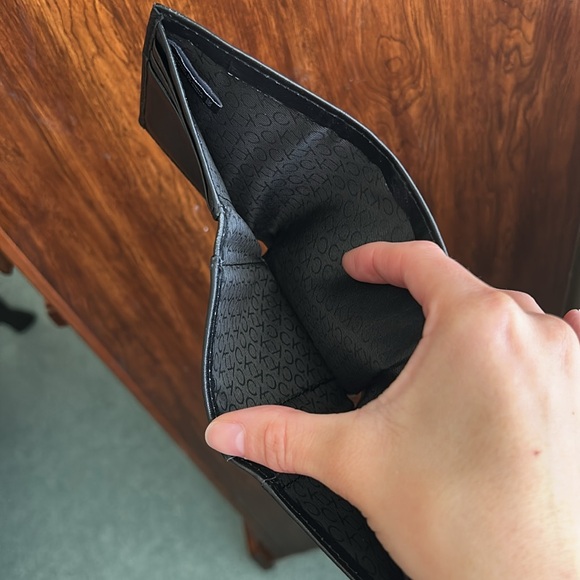 Calvin Klein Wallet - Picture 7 of 8